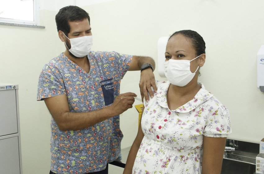 GRÁVIDAS E PUÉRPERAS SÃO VACINADAS CONTRA A GRIPE EM JAGUARIÚNA