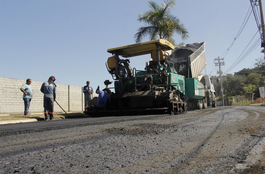 AVENIDA ANTÔNIO PINTO CATÃO RECEBE MASSA ASFÁLTICA NESTA SEXTA 