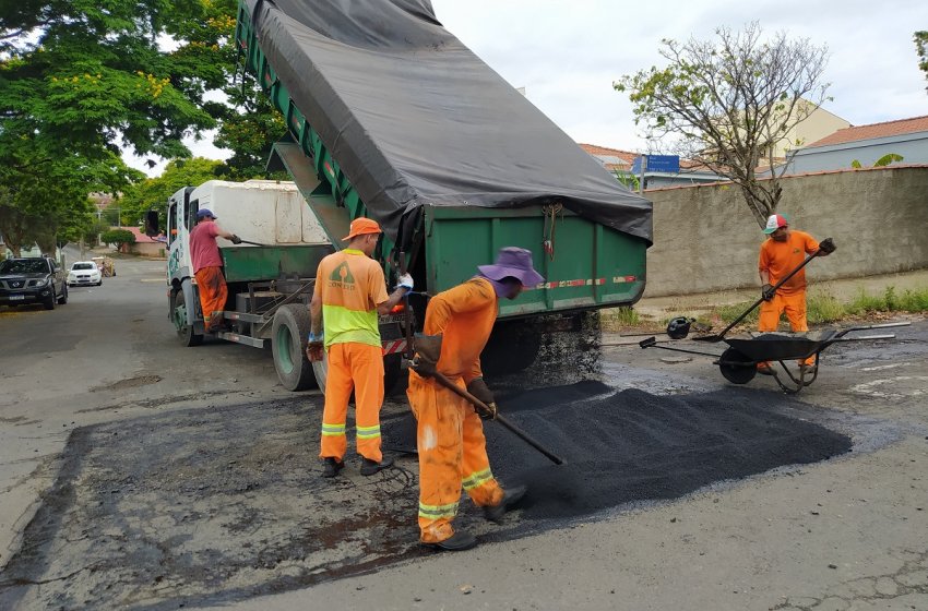 SECRETARIA DE OBRAS FAZ OPERAÇÃO TAPA-BURACOS NO JARDIM BELA VISTA E NO CENTRO CULTURAL NESTA QUINTA