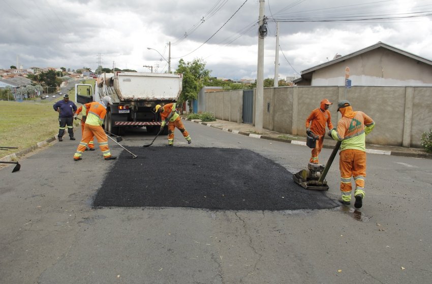 OBRAS REALIZA OPERAÇÃO TAPA-BURACOS NESTA QUARTA-FEIRA    