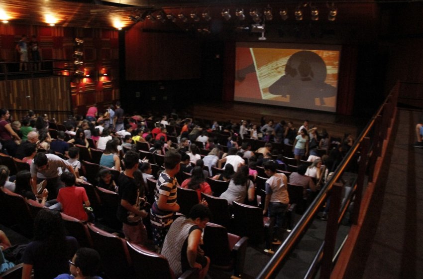 FESTIVAL DE FÉRIAS DE JAGUARIÚNA TEM MÚSICA, CINEMA, TEATRO E ATÉ PASSEIO DE MARIA FUMAÇA GRATUITOS 