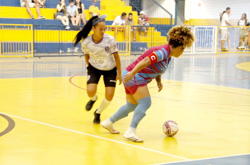 PODEROSAS ASSUME A LIDERANÇA DO FUTSAL FEMININO