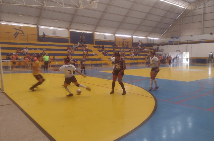 DOMINGO TEM SEMIFINAL DO CAMPEONATO DE FUTSAL FEMININO DE JAGUARIÚNA
