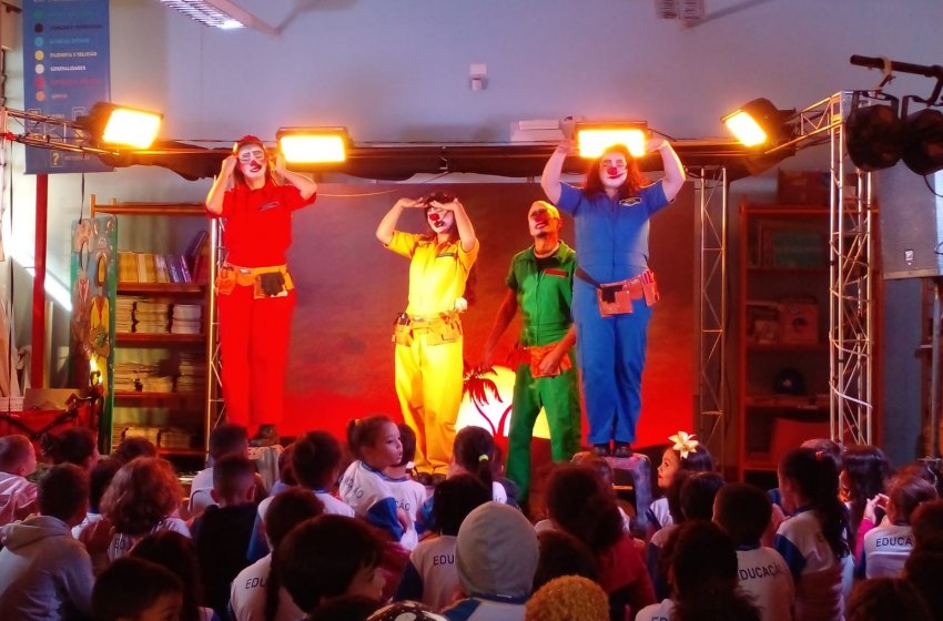 RENOVIAS E MINISTÉRIO DA CULTURA APRESENTAM TEATRO SOBRE ENERGIA EM ESCOLAS DE JAGUARIÚNA 