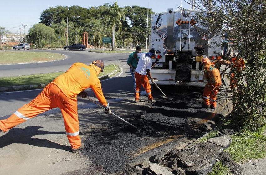 OBRAS REALIZA OPERAÇÃO TAPA-BURACOS NO JARDIM PLANALTO    