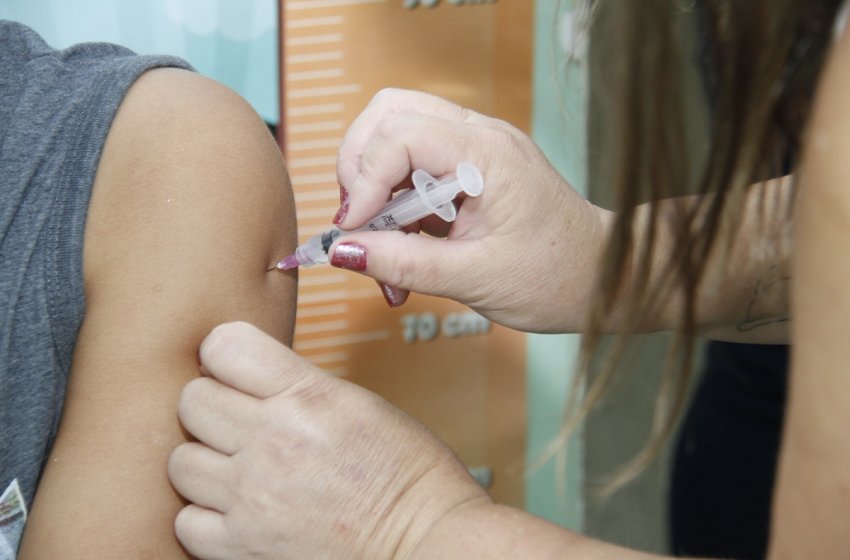SAÚDE TERÁ VACINAÇÃO COM 2ª DOSE BIVALENTE CONTRA A COVID PARA GRUPOS PRIORITÁRIOS