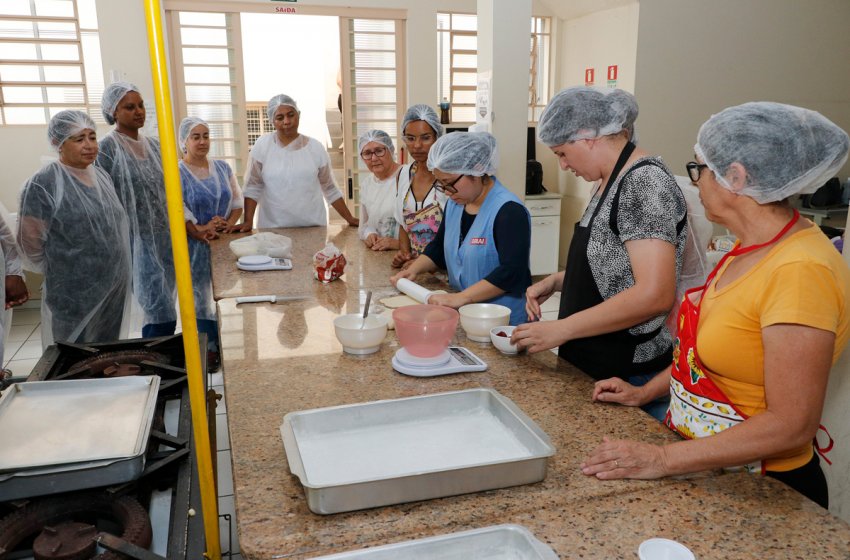 FUNDO SOCIAL DE JAGUARIÚNA REALIZA CURSO GRATUITO DE SALGADOS ASSADOS