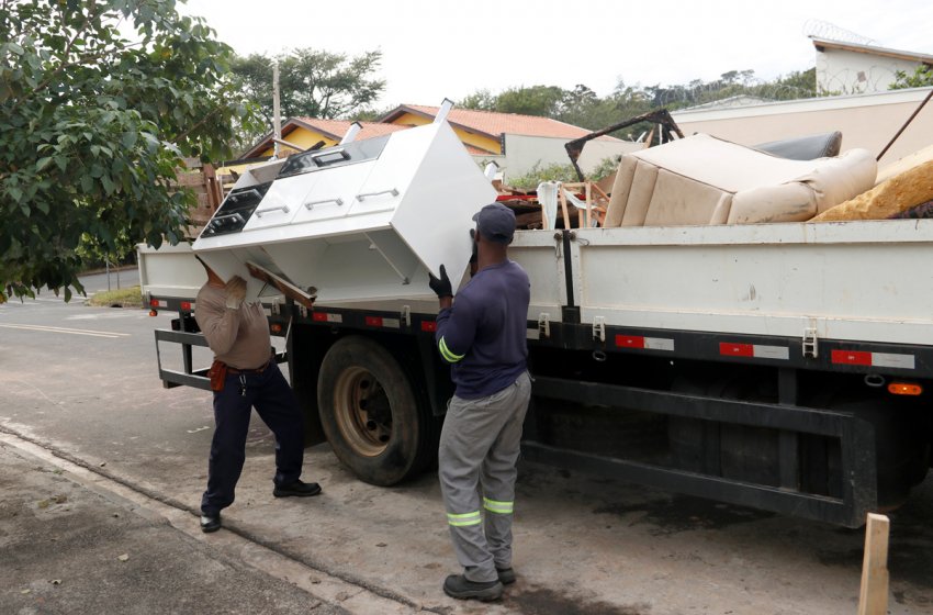 PREFEITURA DE JAGUARIÚNA AMPLIA SERVIÇO DE RETIRADA DE ENTULHO E GALHOS