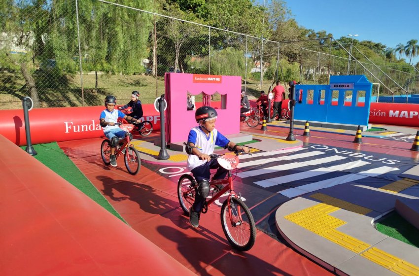 ALUNOS DAS ESCOLAS DE JAGUARIÚNA PARTICIPAM DO PROJETO ‘NA PISTA CERTA’
