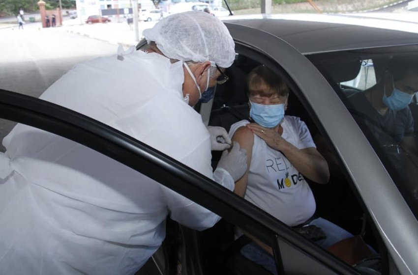 JAGUARIÚNA INICIA VACINAÇÃO DE PESSOAS A PARTIR DE 64 ANOS CONTRA A COVID NESTA SEXTA