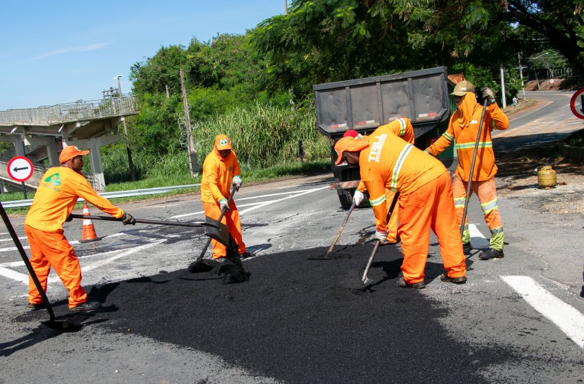 PREFEITURA REALIZA OPERAÇÃO TAPA-BURACOS NA REGIÃO DO TANQUINHO