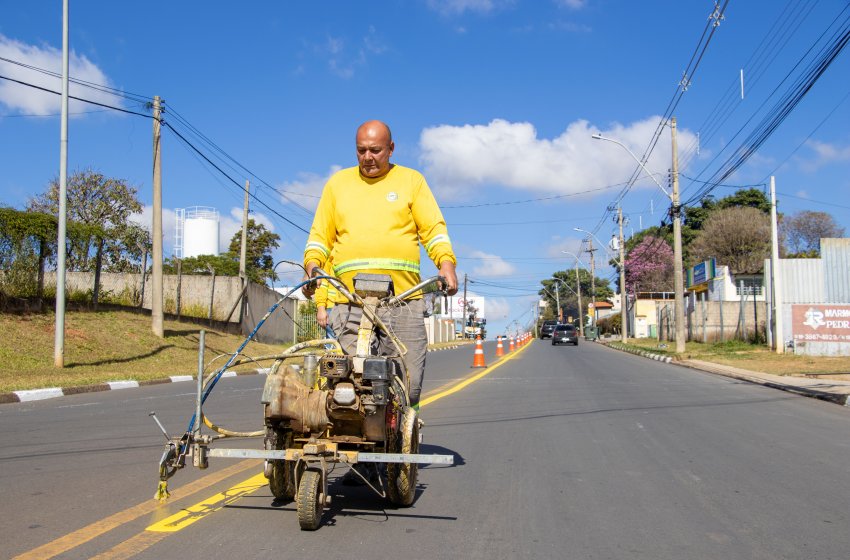 MOBILIDADE REALIZA PINTURA DE SINALIZAÇÃO DE SOLO NA RUA MARANHÃO