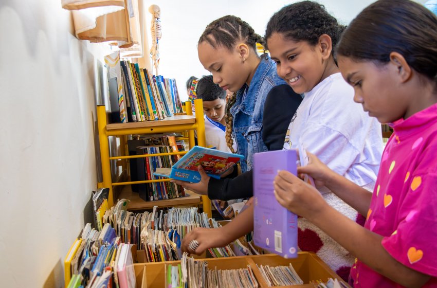 BIBLIOTECA DA ESCOLA MUNICIPAL PREFEITO ADONE BONETTI É REINAUGURADA