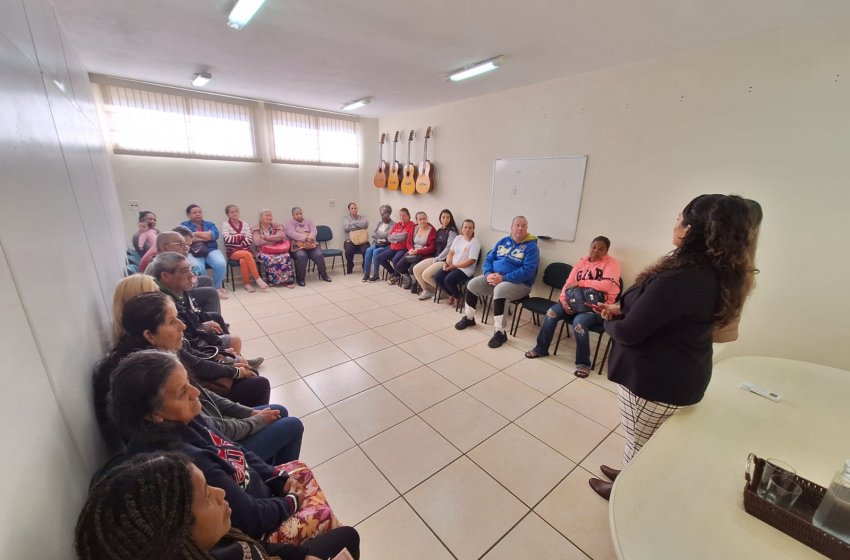 ENCONTRO NO CRAS NASSIF ABRIU PROGRAMAÇÃO DO AGOSTO LILÁS