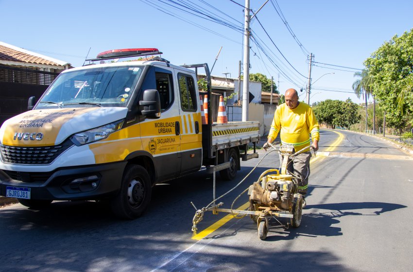 PREFEITURA EXECUTA SINALIZAÇÃO DE SOLO NA RUA ALEXANDRE MARION