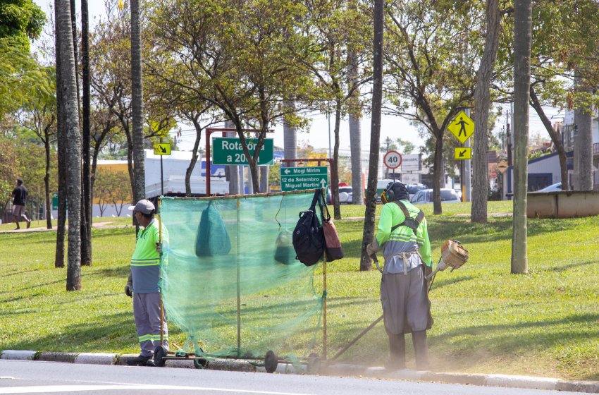 PREFEITURA REALIZA SERVIÇOS DE ROÇAGEM NESTA QUINTA