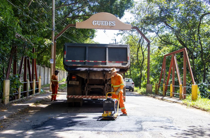 PREFEITURA REALIZA OPERAÇÃO TAPA-BURACOS EM VÁRIOS BAIRROS NESTA TERÇA