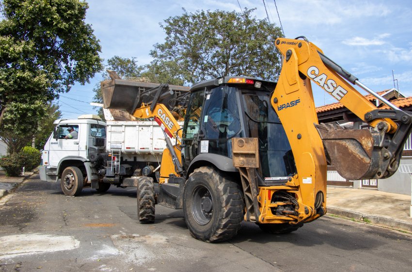 PREFEITURA REALIZA SERVIÇOS DE CATA-ENTULHO NESTA QUINTA