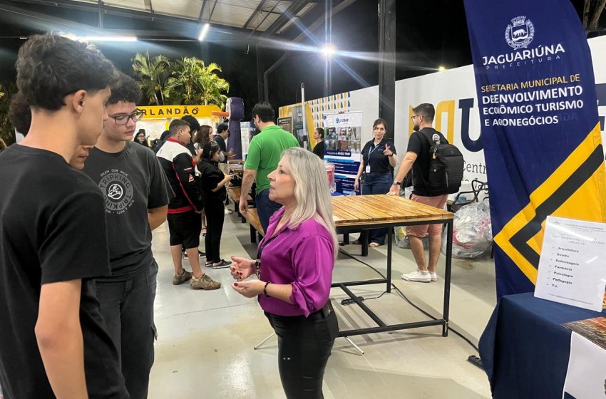 PREFEITURA DE JAGUARIÚNA PARTICIPA DO DIA DE CARREIRAS DA UNIFAJ