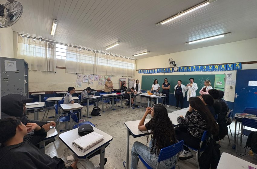 PROGRAMA SAÚDE NA ESCOLA EM JAGUARIÚNA ALERTA SOBRE OS MALES DO CONSUMO DE ÁLCOOL, CIGARRO E OUTRAS DROGAS