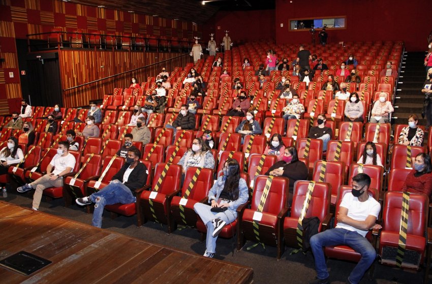 HOJE TEM ESPETÁCULO NO TEATRO DE JAGUARIÚNA