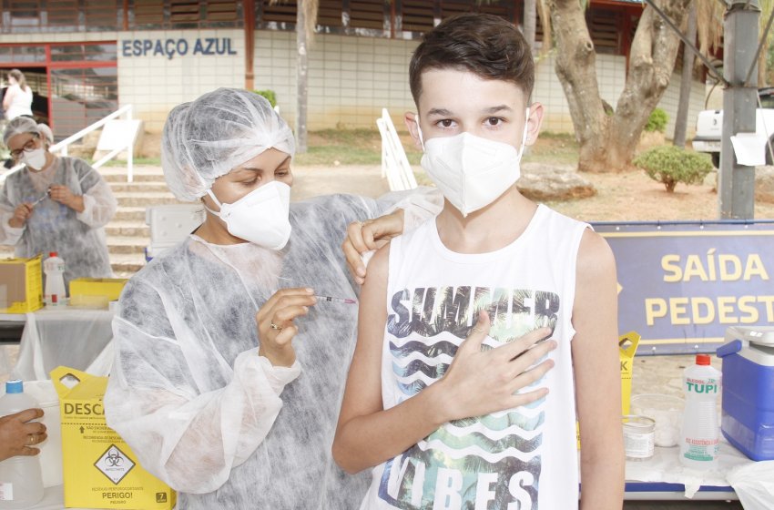 JAGUARIÚNA APLICA TODAS AS DOSES DA VACINA CONTRA A COVID-19 NESTA SEMANA CONFORME CALENDÁRIO