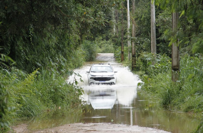 DEFESA CIVIL DE JAGUARIÚNA REMOVE FAMÍLIAS APÓS TRANSBORDAMENTO DO RIO CAMANDUCAIA