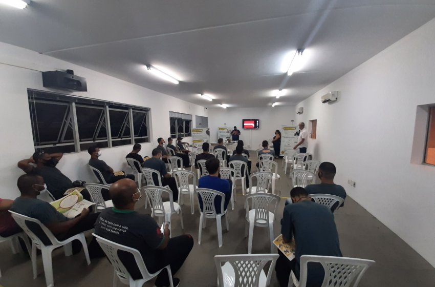 MOBILIDADE URBANA PROMOVE PALESTRA SOBRE PREVENÇÃO DE ACIDENTES EM EMPRESA DE JAGUARIÚNA